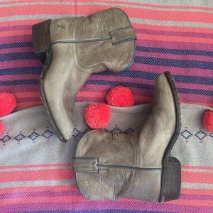 Frye Billy Short Gray cowboy Boots Sz. 8